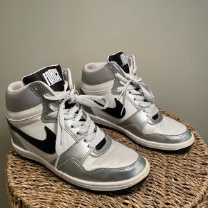 Nike Women's Force Sky High White/Black/Metallic Silver Casual Shoe 9 Women.